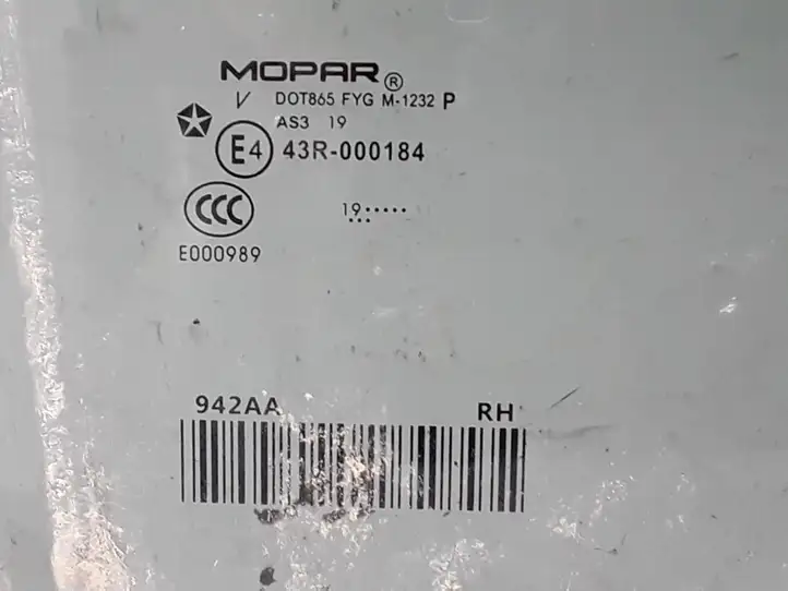 Chrysler Pacifica (2016 - ) 68231942AA Стекло раздвижной двери — фото 2