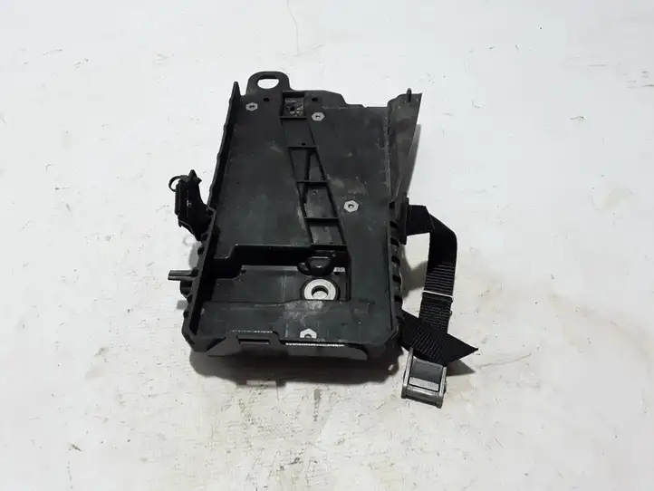 Volvo XC40 (2017 - ) 32219128 Держатель аккумулятора — фото 2