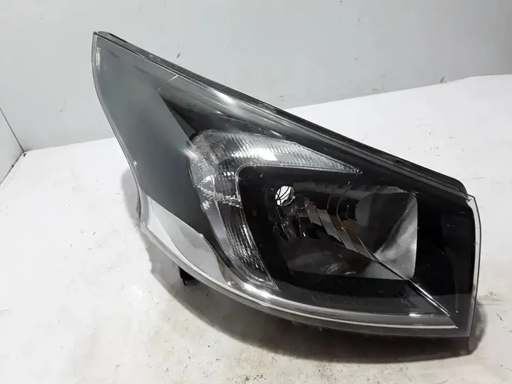 Opel Vivaro (2014 - 2018) 93867948 Передняя фара — фото 1