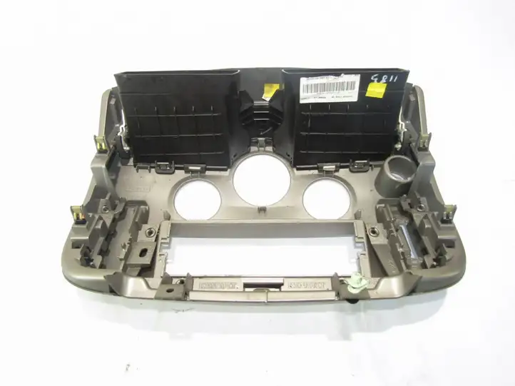 Renault Scenic II - Grand scenic II (2003 - 2006) Центральный воздушный дефлектор — фото 2