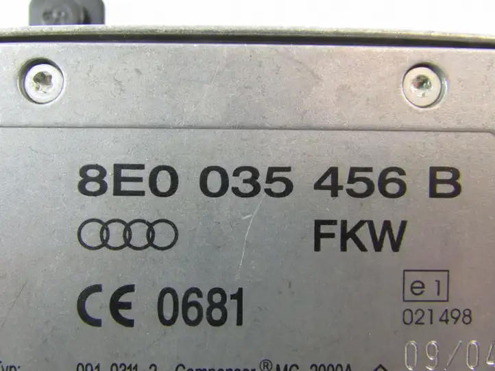 Audi A4 S4 B6 8E 8H (2000 - 2006) Усилитель антенны — фото 4
