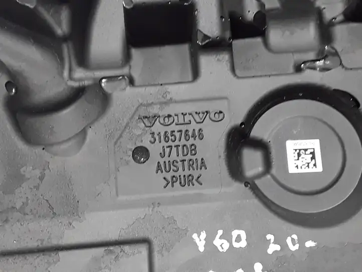 Volvo V60 (2018 - ) 31657646 Крышка двигателя декоративная — фото 3