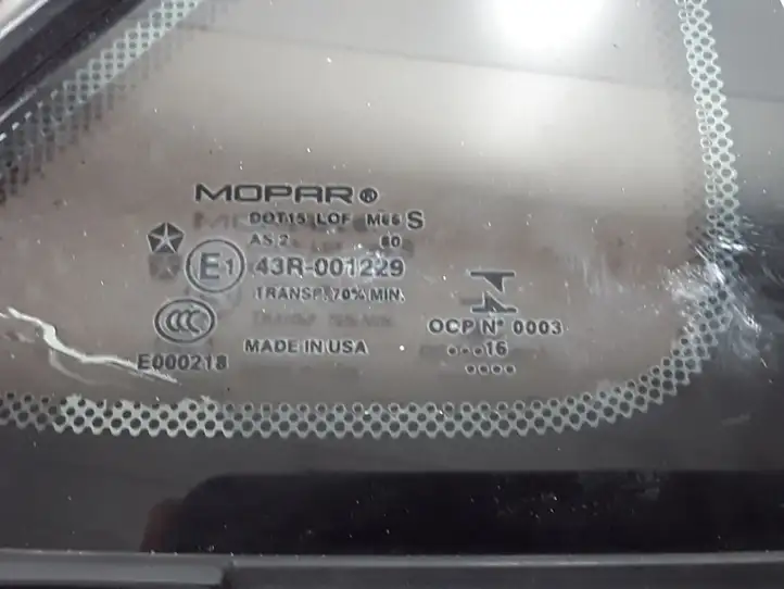 Chrysler Pacifica (2016 - ) 68227745AC Треугольное стекло кузова — фото 2