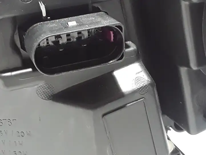 Volvo XC40 (2017 - ) Передняя фара — фото 2