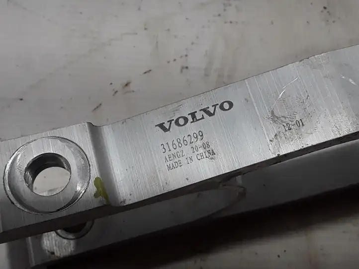 Volvo XC40 (2017 - ) 31686299 Кронштейн двигателя — фото 2