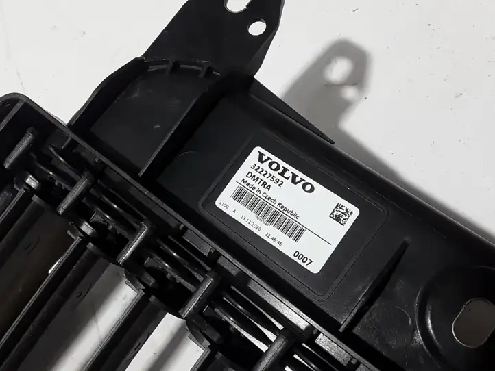 Volvo XC40 (2017 - ) 32227592 Дефлектор воздуха — фото 2