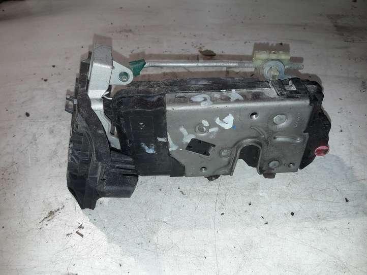 Opel Astra (2004 - 2009)  13220372 Замок задней двери