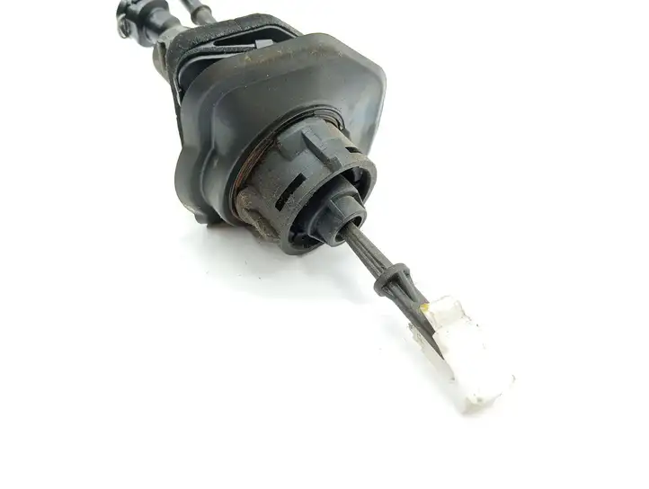 Mazda 5 (2005 - 2010)   Главный цилиндр сцепления