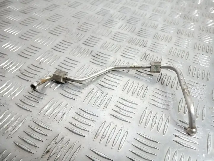 Audi A4 S4 B8 8K (2007 - 2011) Трубка топливной системы — фото 2