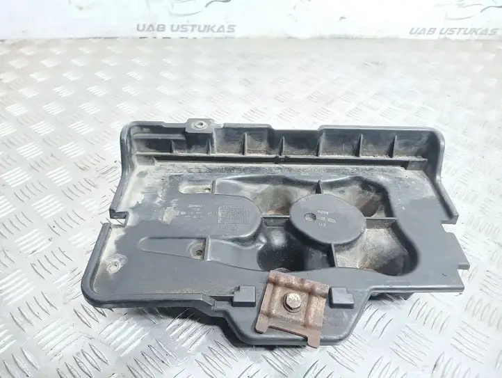 Volkswagen Golf IV (1998 - 2005) 1J0915333 Площадка аккумулятора — фото 1