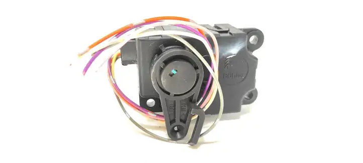 Nissan Note (E11) (2006 - 2014) Двигатель задвижки потока воздуха — фото 3