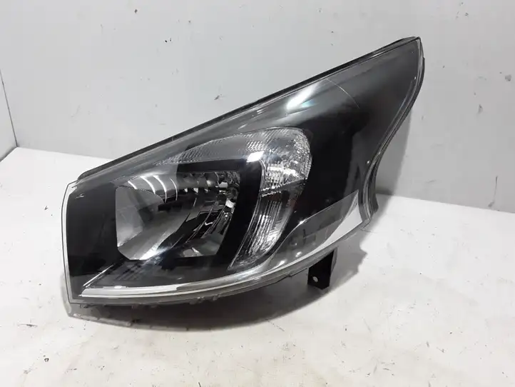 Opel Vivaro (2014 - 2018) 260606315R Передняя фара — фото 1