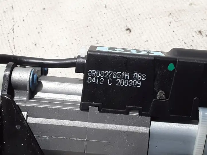 Audi Q5 SQ5 (2008 - 2012) 8R0827851A Доводчик крышки багажника — фото 2