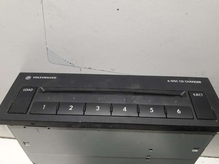 Volkswagen PASSAT B6 (2005 - 2010)  3C0035110 CD/DVD чейнджер