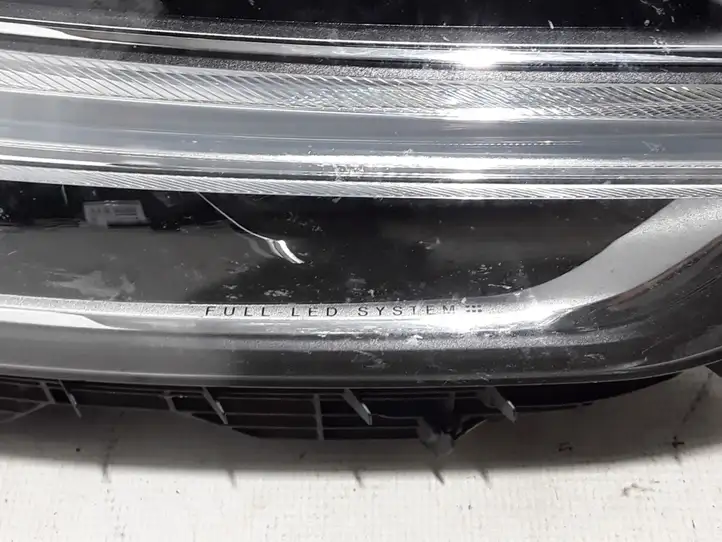 Volvo XC60 (2017 - ) Передняя фара — фото 4