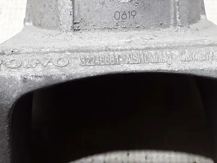 Volvo XC60 (2017 - ) 32246661 Кронштейн амортизатора — фото 3