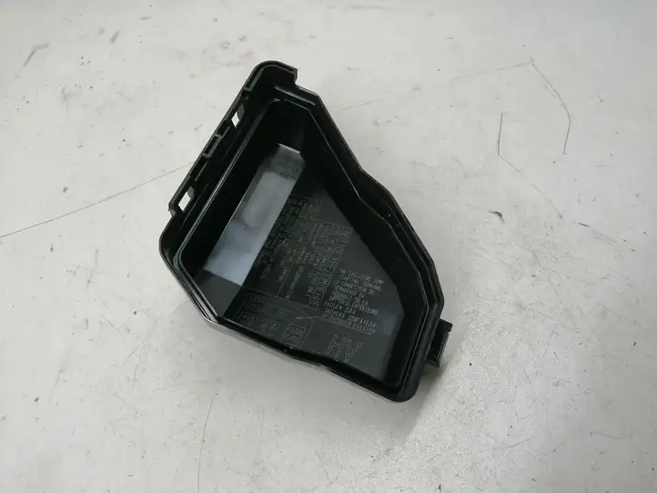 Toyota Yaris (2014 - 2019) 8266252791 Крышка ящика предохранителей — фото 6