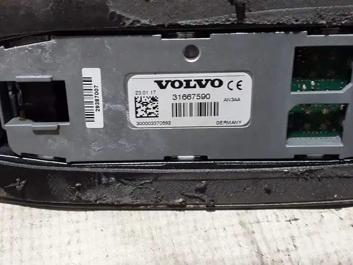 Volvo XC60 (2013 - 2017) 31667590 GPS антенна — фото 2