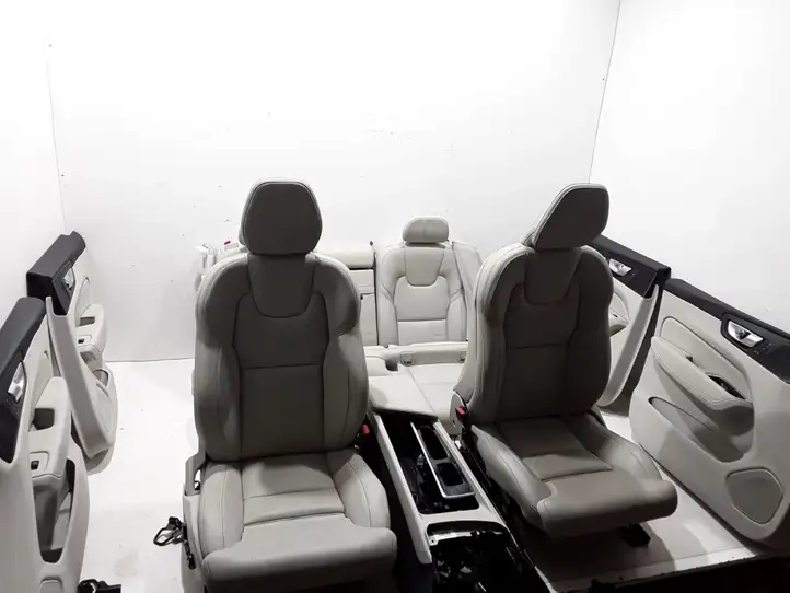 Volvo XC60 (2017 - ) Комплект салона — фото 1