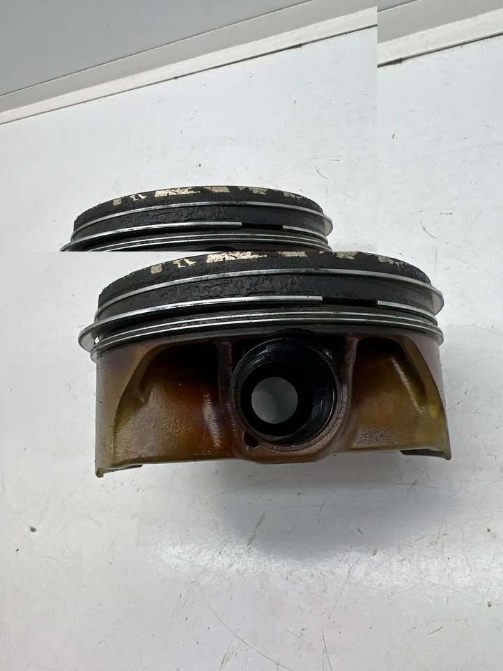 Mercedes-Benz GLE AMG W166/C292 (2015 - 2019)  A1570300517 Поршень (поршни)