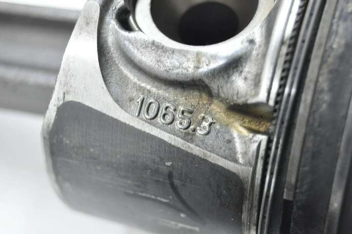 Nissan Qashqai (2006 - 2010)   Поршень (поршни)