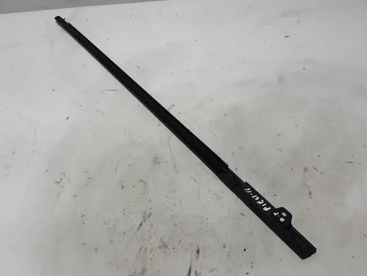 Ford Fiesta (2017 - ) H1BBA20562AF Накладка стекла передней двери — фото 2