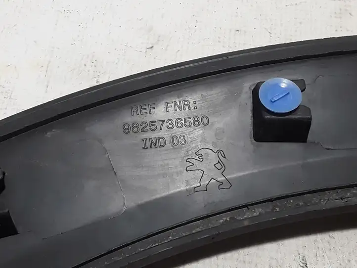 Peugeot 2008 II (2019 - ) 9825736580 Молдинг крыла — фото 3