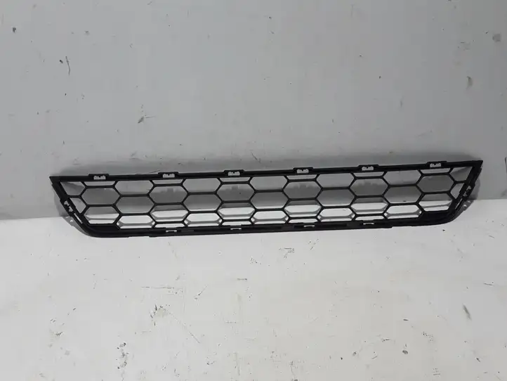 Volvo V40 Cross country (2016 - 2019) 31290945 Нижняя решетка переднего бампера — фото 1