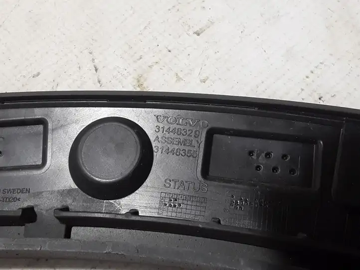 Volvo XC40 (2017 - ) 31448329 Молдинг крыла — фото 3