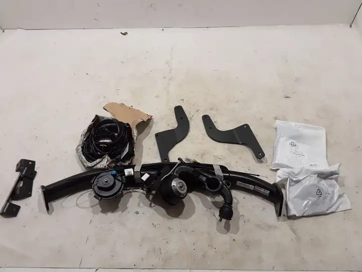 Renault Kadjar (2018 - ) 8201428468 Комплект буксировочного крюка — фото 1