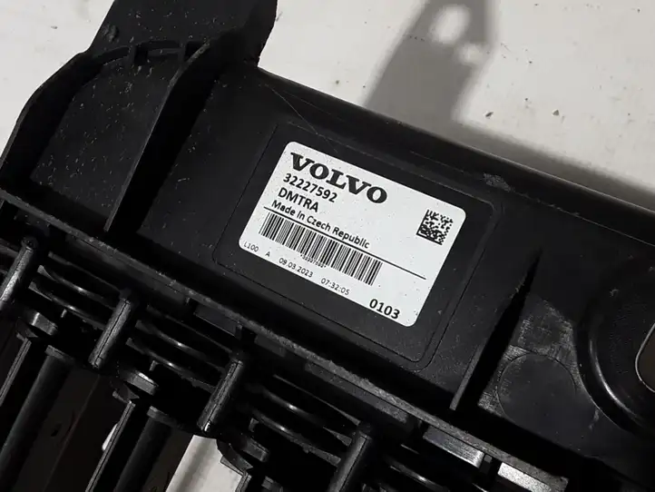 Volvo XC40 (2017 - ) 32227592 Дефлектор воздуха — фото 3