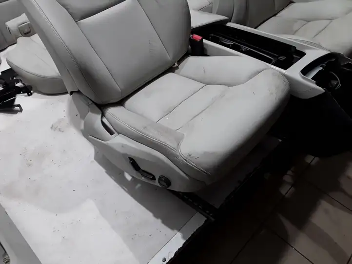 Volvo S60 (2018 - ) Комплект салона — фото 3
