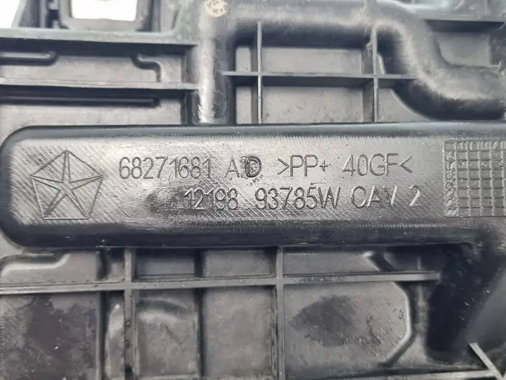 Chrysler Pacifica (2016 - ) 68271681AD Площадка аккумулятора — фото 5
