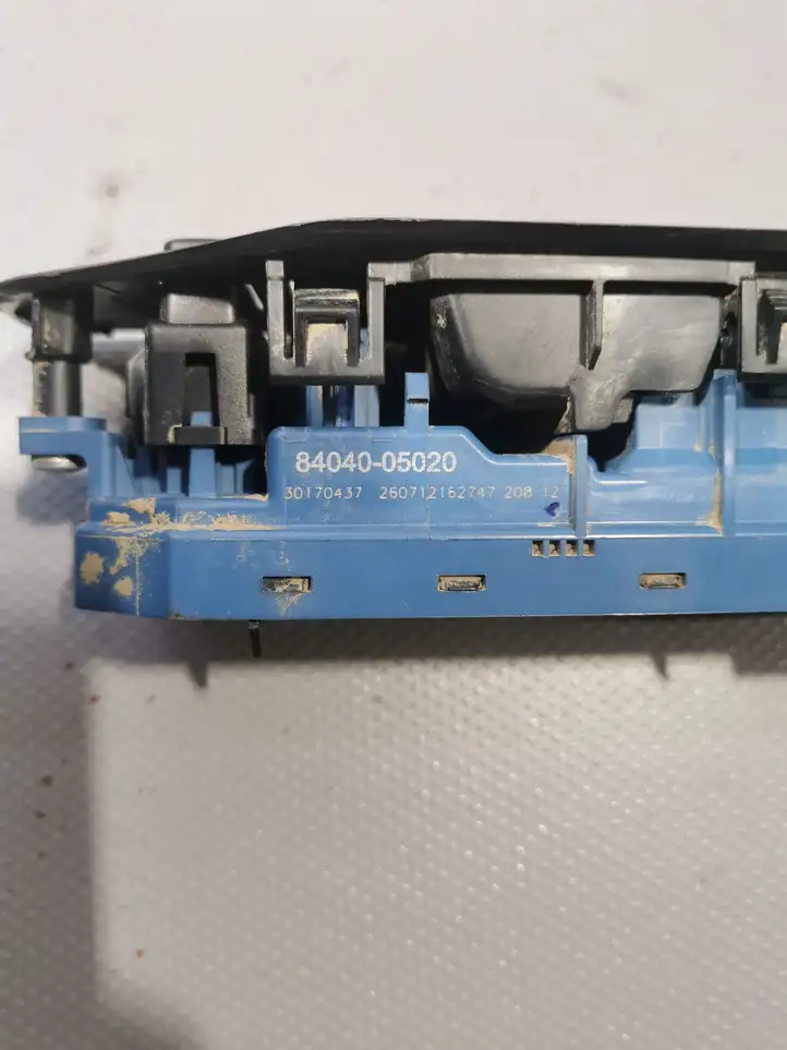 Toyota Verso (2009 - 2012) 8404005020 Блок кнопок стеклоподъемников — фото 3
