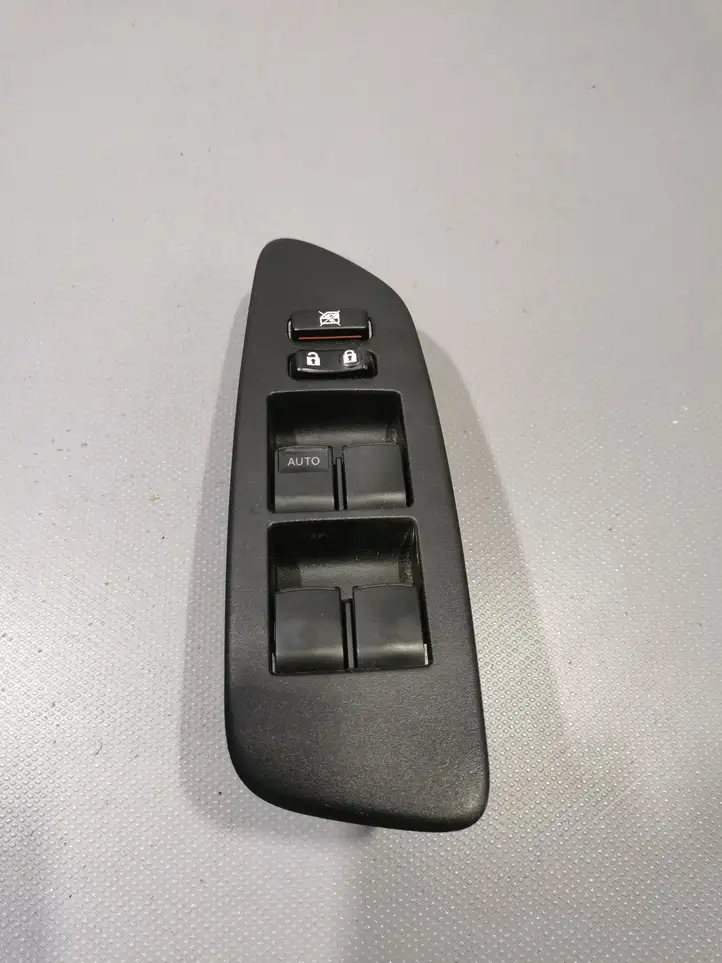 Toyota Auris 150 (2006 - 2012) Кнопка стеклоподъемников — фото 1