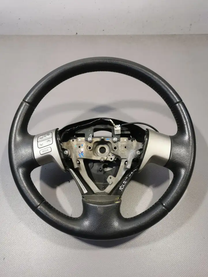 Toyota Auris 150 (2006 - 2012) Руль — фото 1