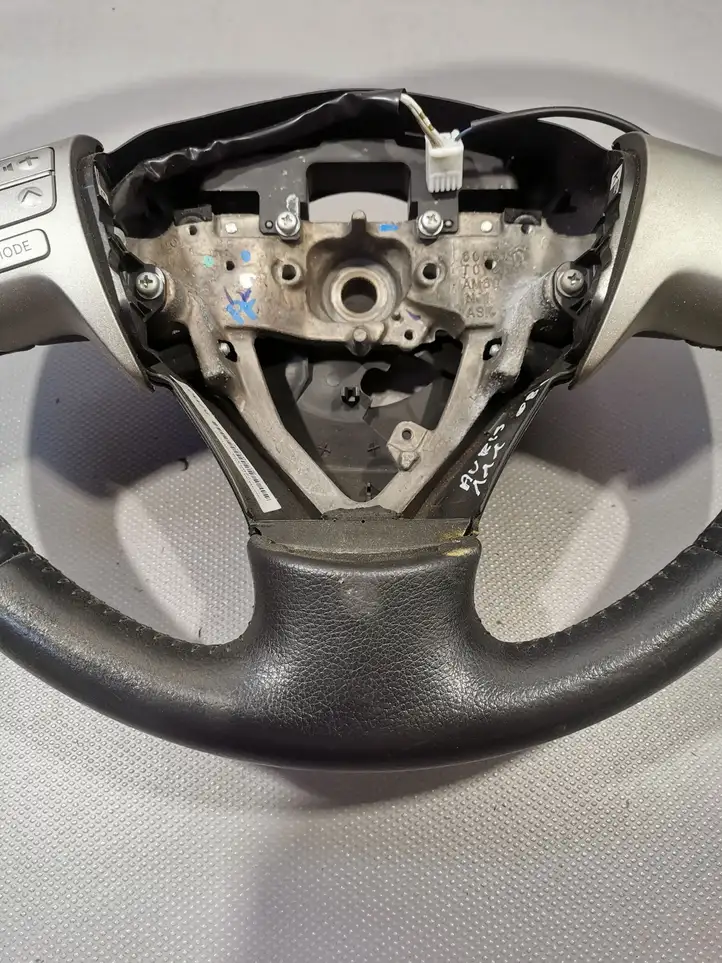 Toyota Auris 150 (2006 - 2012) Руль — фото 3