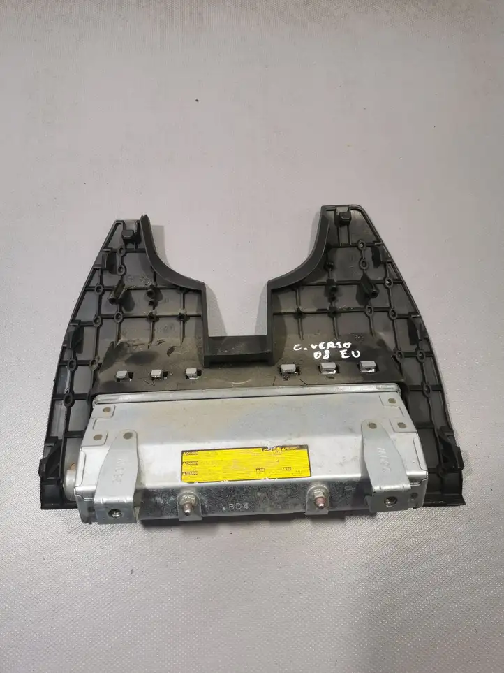 Toyota Corolla Verso AR10 (2004 - 2009) Коленная подушка безопасности — фото 1