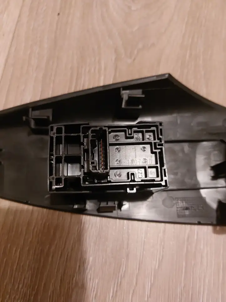 Toyota Corolla E210 E21 (2018 - ) 7427102830 Кнопка стеклоподъемников — фото 3