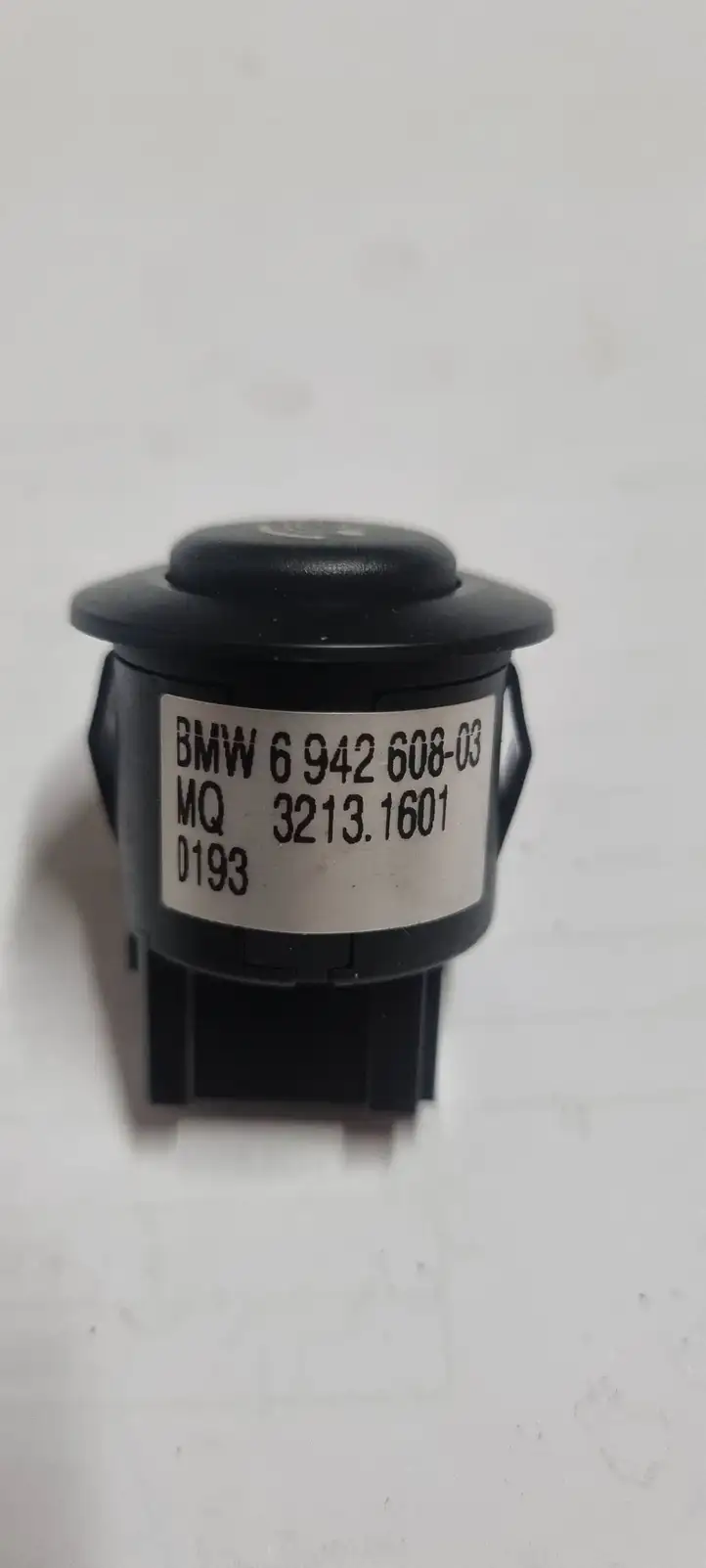 BMW 5 E60 E61 (2004 - 2010) 6942608 Кнопка фаркопа в багажнике — фото 3