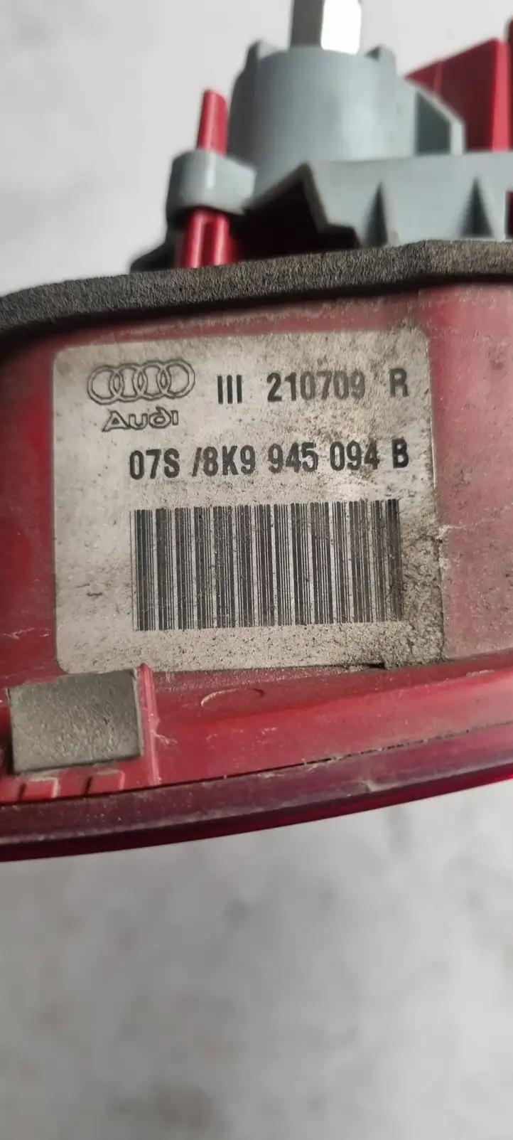 Audi A4 S4 B8 8K (2011 - 2015) 8K9945094B Задний фонарь в крышке багажника — фото 2