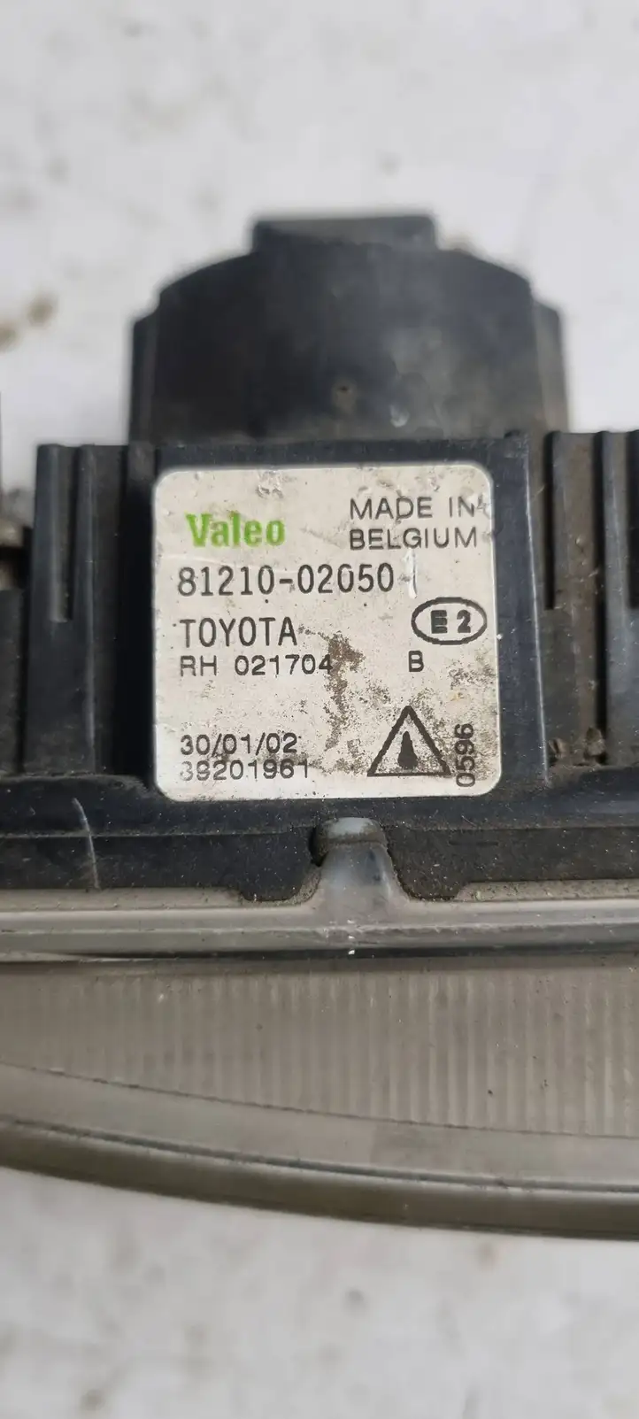 Toyota Corolla E120 E130 (2000 - 2004) 8121002050 Передняя противотуманная фара — фото 3