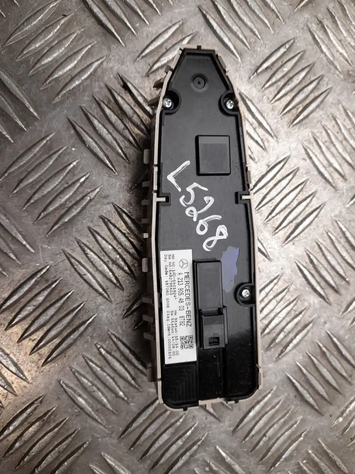 Mercedes-Benz E W213 (2016 - ) A2139054803 Кнопка стеклоподъемников — фото 4