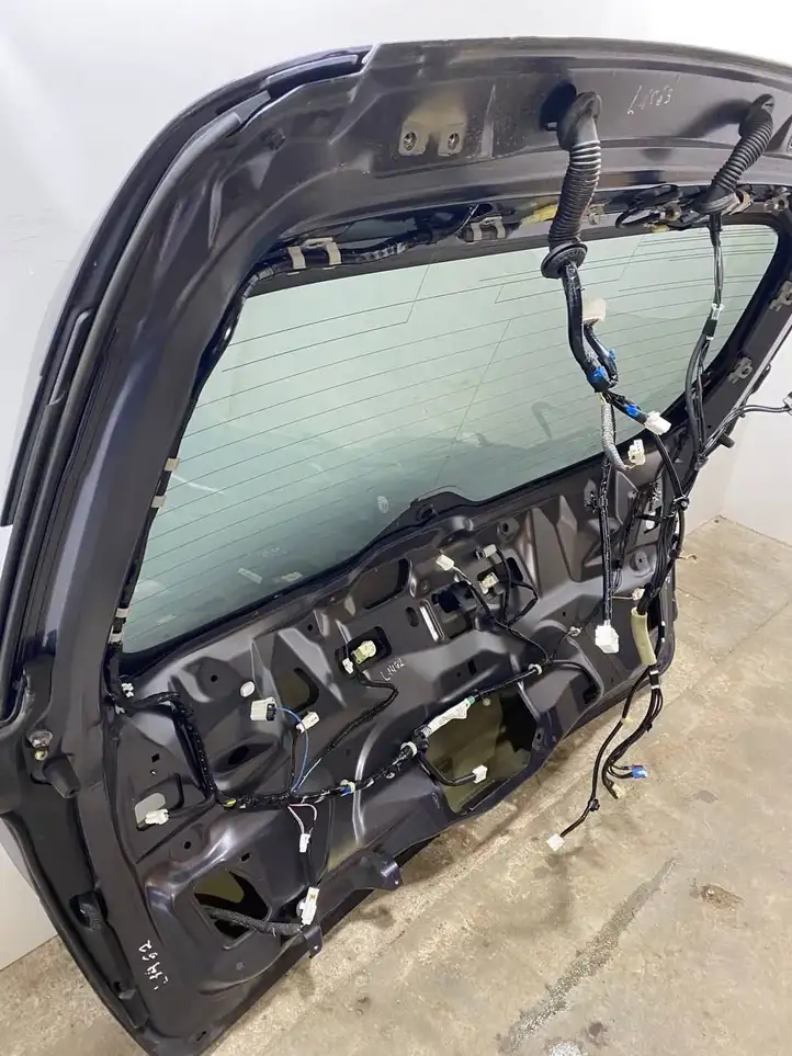 Subaru Outback (BS) (2014 - 2019) Крышка багажника — фото 10