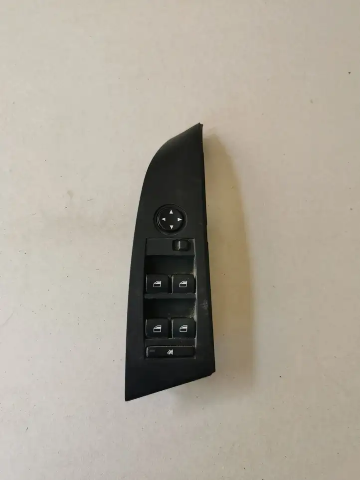 BMW 5 E60 E61 (2004 - 2010) 6951904 Кнопка стеклоподъемников — фото 1