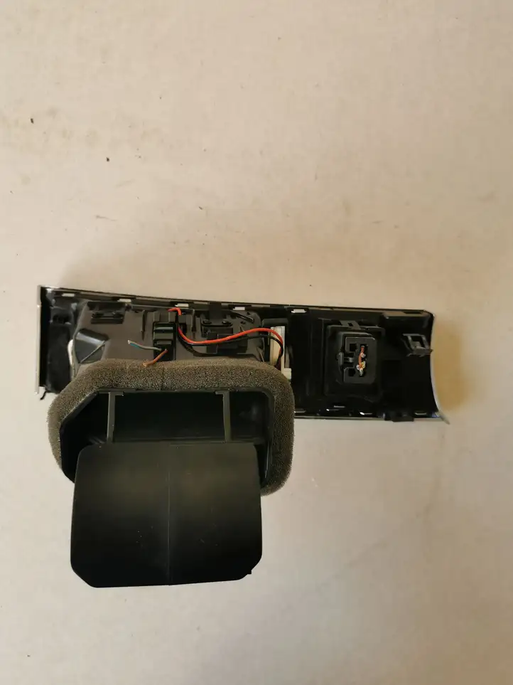 Audi A6 S6 C6 4F (2004 - 2008) 4F1820901D Боковой воздушный дефлектор — фото 2