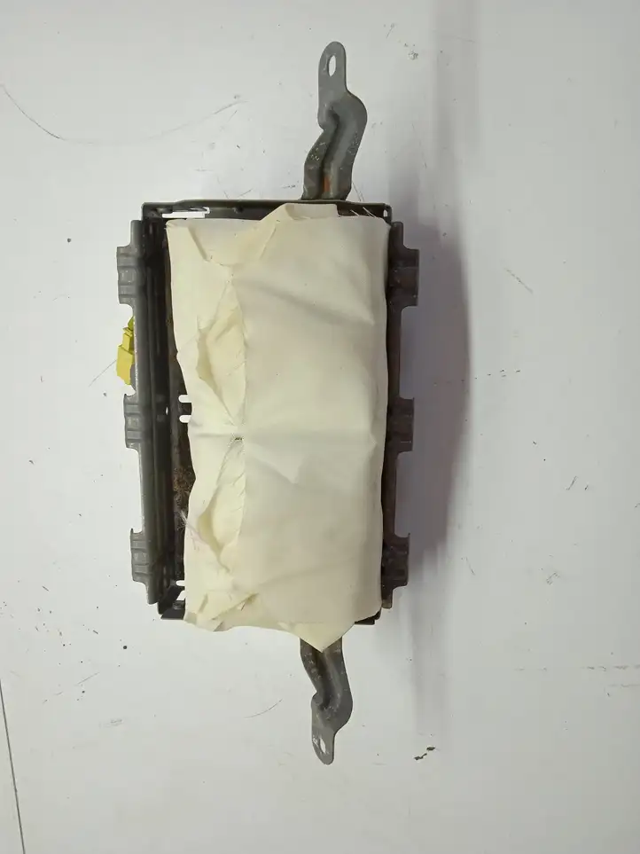 Toyota Prius+ (ZVW40) (2011 - 2018) Подушка безопасности пассажира — фото 2
