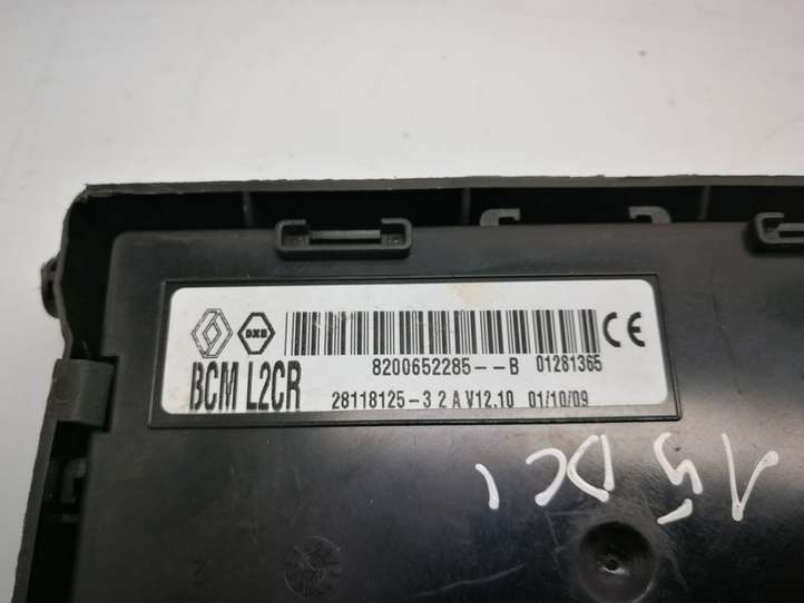 Renault Clio III (2005 - 2012)  8200652285B Модуль кузова
