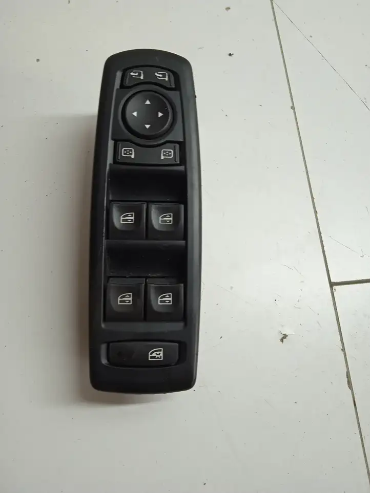 Renault Megane III (2009 - 2016) 809610006R Блок кнопок стеклоподъемников — фото 1