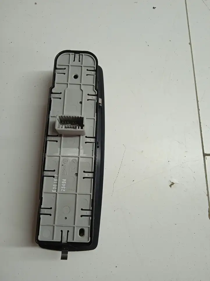 Renault Megane III (2009 - 2016) 809610006R Блок кнопок стеклоподъемников — фото 2